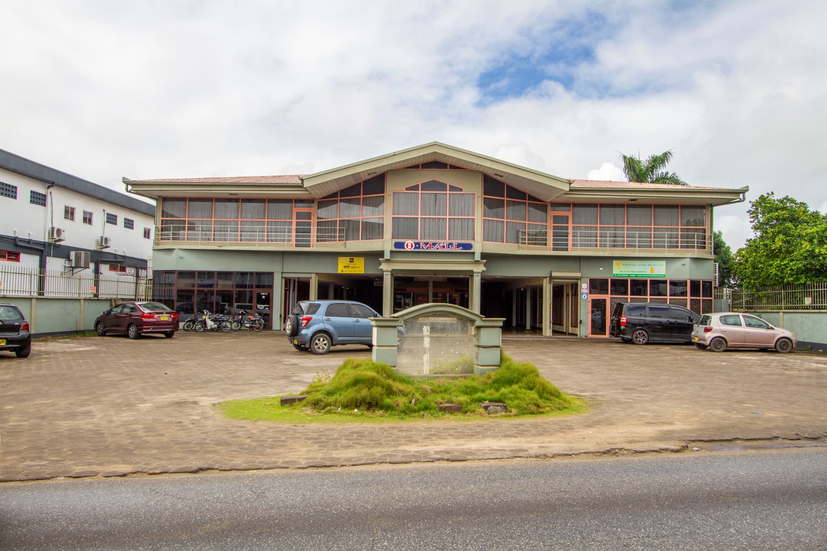 Kwattaweg 223-225, Q-Mall