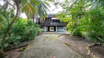 Virolastraat 44- Uitvlugt- Paramaribo- Suriname- Surgoed Makelaardij N.V- (31)