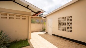 Taxusstraat 6- Garnizoenspad- Wanica- Suriname- Surgoed Makelaardij N.V- HW01346 (49)